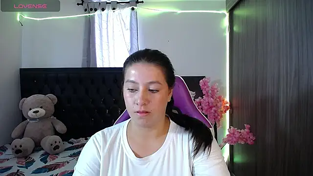 sary_hott_ live XXX chat