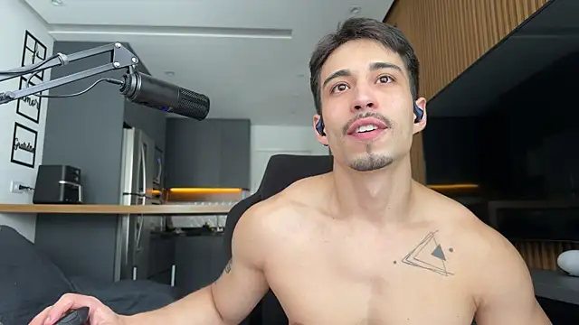 Show de mettew22cm na webcam