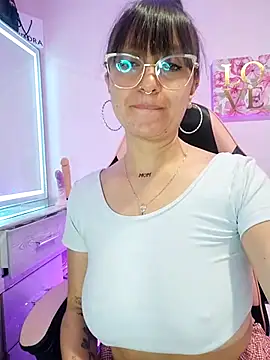 Pinkvixen69's Live XXX Chat