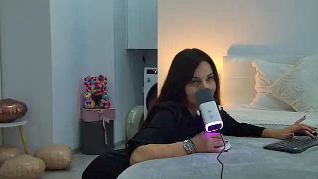YasminHelsonのライブXXXチャット