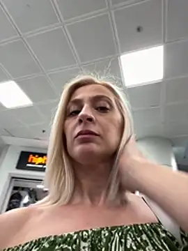 HOTLadyluna Chat XXX live