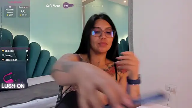 sharlott18's Live XXX Chat