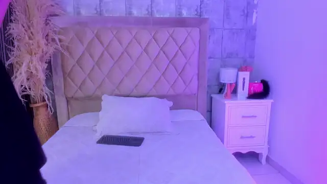 Chatroom XXX en direct de CleoFoxx_
