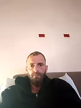 _Antonio_vatoo_: διαδικτυακό σόου στην κάμερα