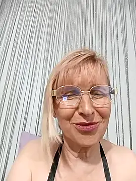 TrinaAdairn Webbikameraesitys
