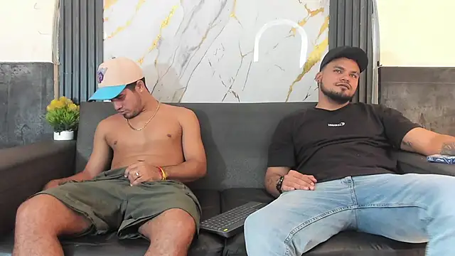 Latins_on_fire – webcam-show
