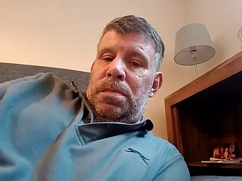 stud2512 élő XXX-chatje