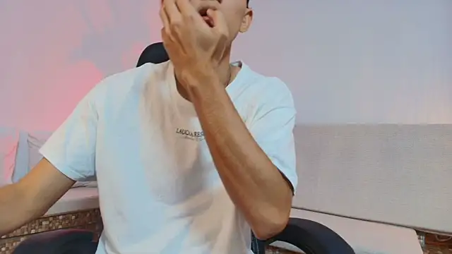 Valentino_Rey Pertunjukan Webcam