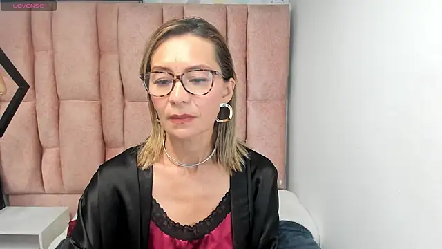 Issa_Milf__ Live XXX Chat