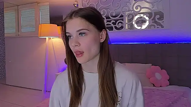 Онлайн чат XXX LuisaClover