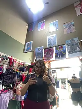 ROSALIASEXSHOP élő XXX-chatje
