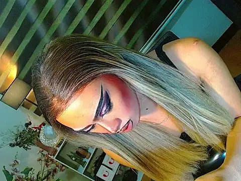 HOLLYWOOD_QUEEN_88 Live XXX-chat