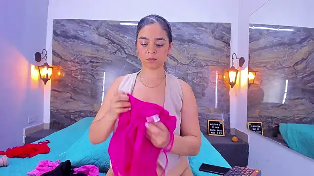 Chat +18 de Agnes-23 ao vivo
