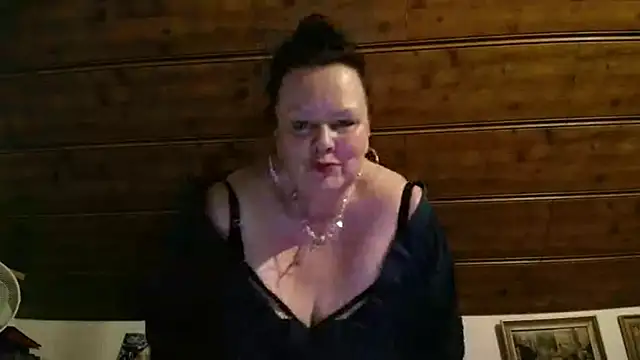 TiffanyMature élő XXX-chatje
