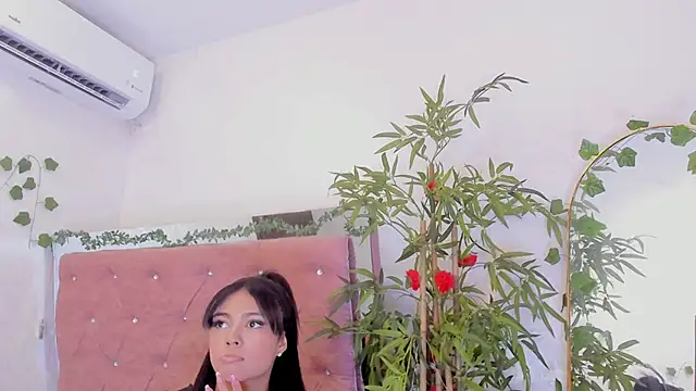 Alaia2 Chat XXX live