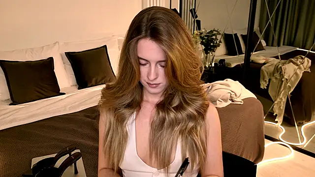 RozzitaBedberry's Live XXX Chat