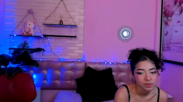 Show modela Aronandmoli69 na web-kameri