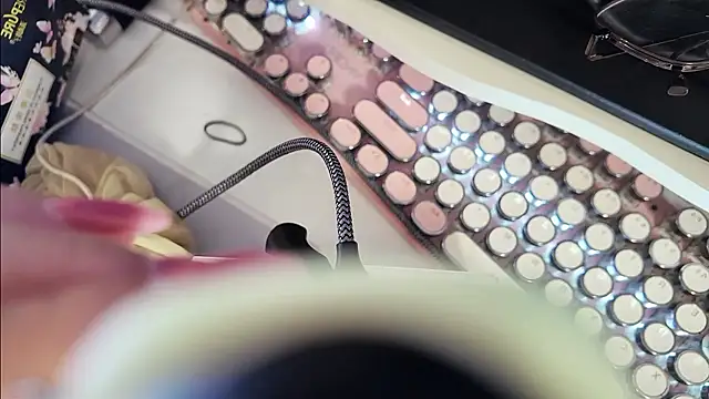 Jolie-22's Live XXX Chat