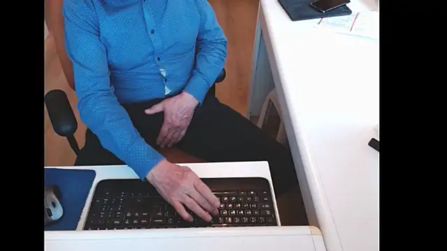 dutchpornking Show in webcam