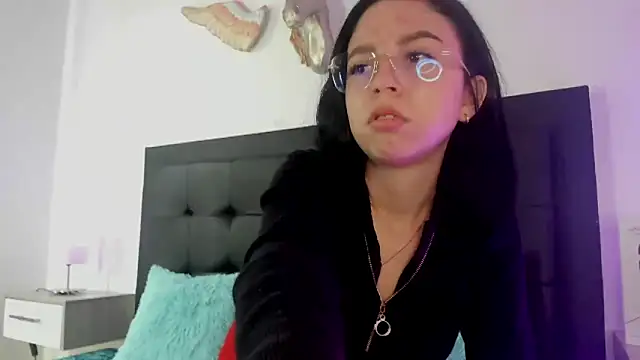 Chat +18 de Natalye_23 ao vivo