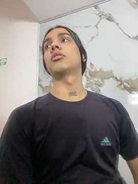 XXX chat uživo modela Almaazz