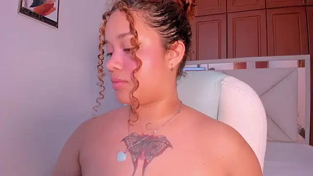 XXX chat uživo modela zulyjones
