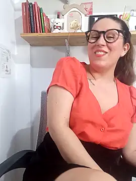 SofiEsteves: διαδικτυακό σόου στην κάμερα