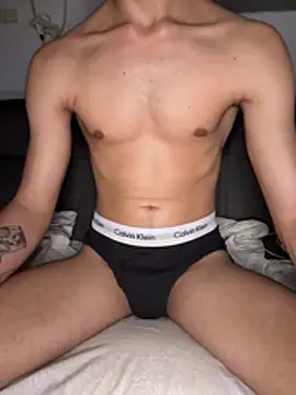AdrianAfterDarkn Webbikameraesitys