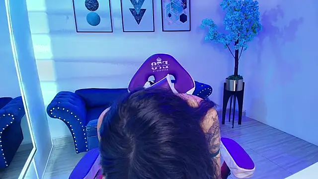 Maddie_T18 লাইভ XXX চ্যাট