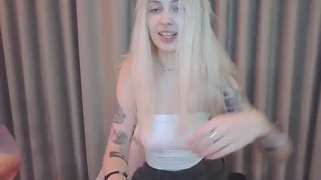 Chat +18 de Emily_Flowers_ ao vivo
