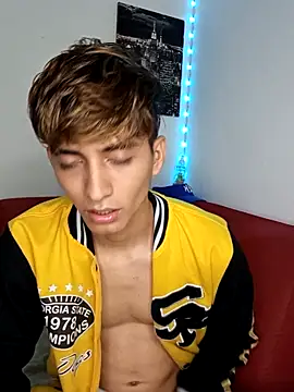 Andy_Kein Adlı Modelin Canlı XXX Sohbeti