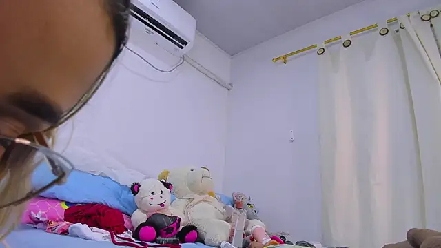 vennuss19 Adlı Modelin Canlı XXX Sohbeti