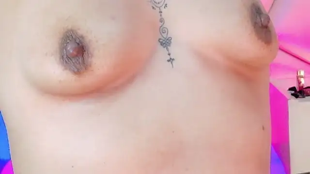 LilyyBigAss – Naživo XXX chat