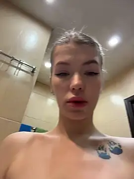 Risky_Mia69 Adlı Modelin Canlı XXX Sohbeti