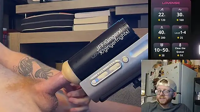 Gingerxl8: διαδικτυακό σόου στην κάμερα