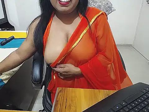 curvyarchie Chat XXX in diretta