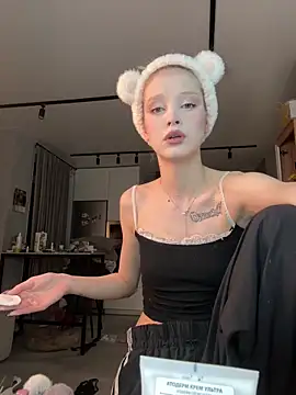 BellaSecrettt 网络视讯表演
