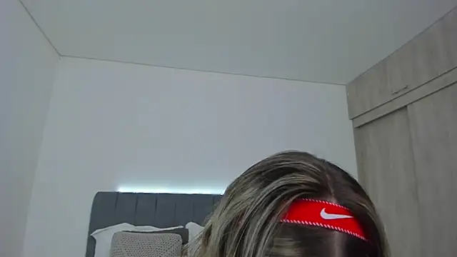 im_sarah34's Live XXX Chat