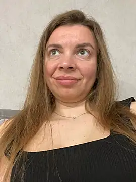 Luna2547 – Naživo XXX chat