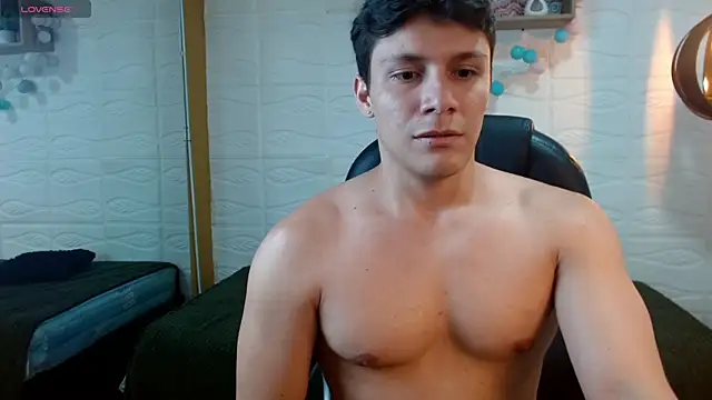 Zayn_clausen Webcam Show