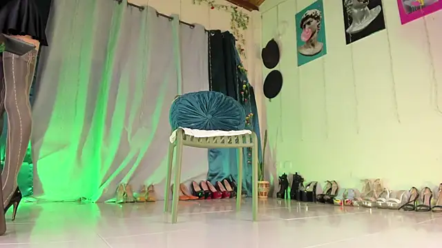 ArchieCollins' Live XXX Chat