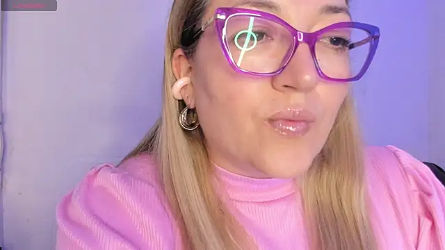 Naty_Mature_ élő XXX-chatje