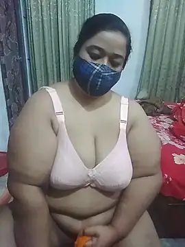 momo_loves' Live XXX Chat