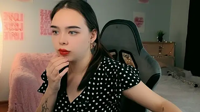 Sunsetberry's Webcam Show