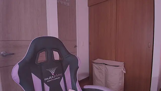 ArianaReynoldss' Live XXX Chat