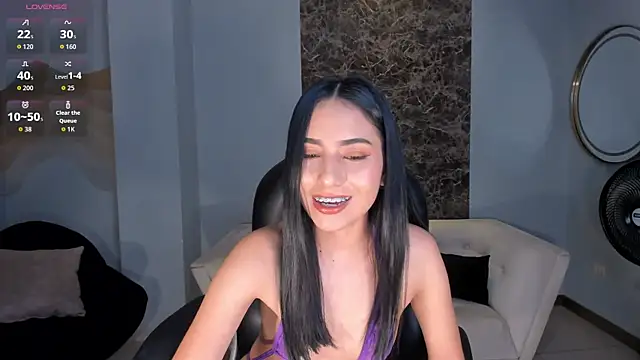 Онлайн чат XXX LucieMartin