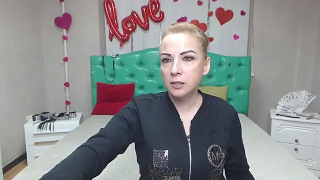 دردشة ElizabethSho الجنسية المباشرة