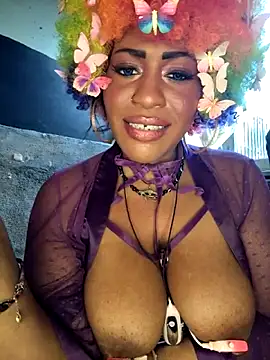 AmazonianMistress Webcam-Show