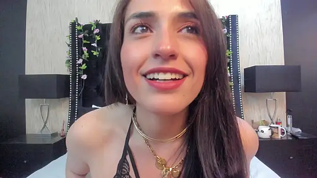 MeganNightt: διαδικτυακό σόου στην κάμερα