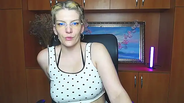 VanessaRey_ Adlı Modelin Canlı XXX Sohbeti